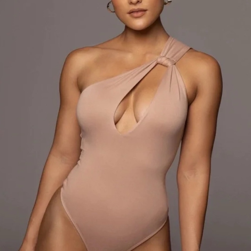 Jluxlabel Frappe Priscilla One Shoulder Bodysuit